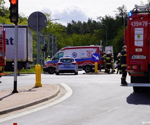 Tragiczny wypadek w Gostyninie. Wjechała toyotą pod tira. Nie żyje