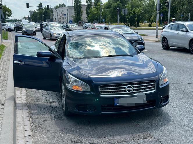 Potrąciła 14-latka na przejściu dla pieszych. W aucie pękła szyba, dziecko w szpitalu