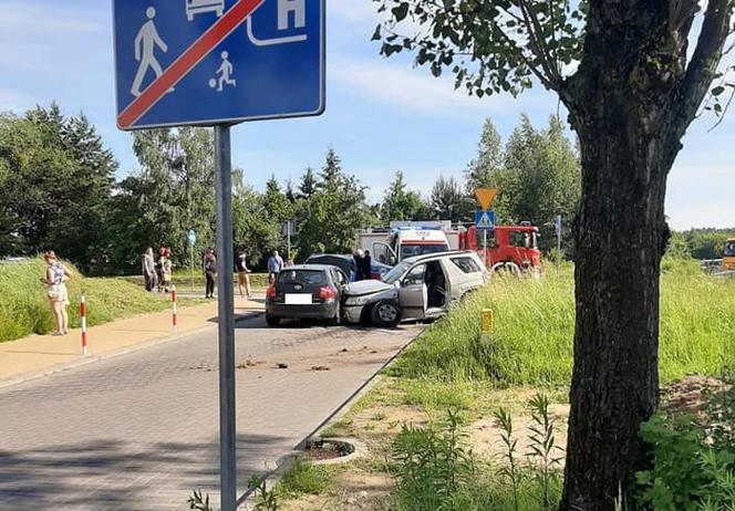 Karambol na ul. 42. Pułku Piechoty. Zderzyło się 7 samochodów [ZDJĘCIA]