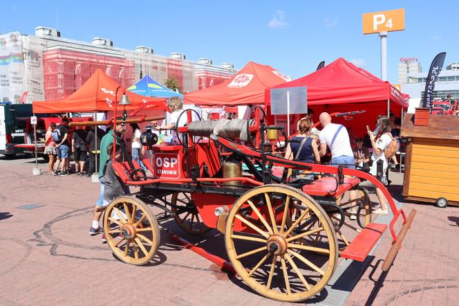 Zlot Czerwonych Samochodów w Poznaniu