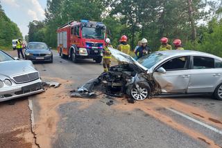 PILNE! Wypadek w LESIE RZEPIŃSKIM, czołowe zderzenie Mercedesa i Volkswagena [GALERIA]