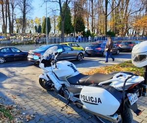 Wszystkich Świętych: Jak uchronić się przed kieszonkowcami i złodziejami na cmentarzach?