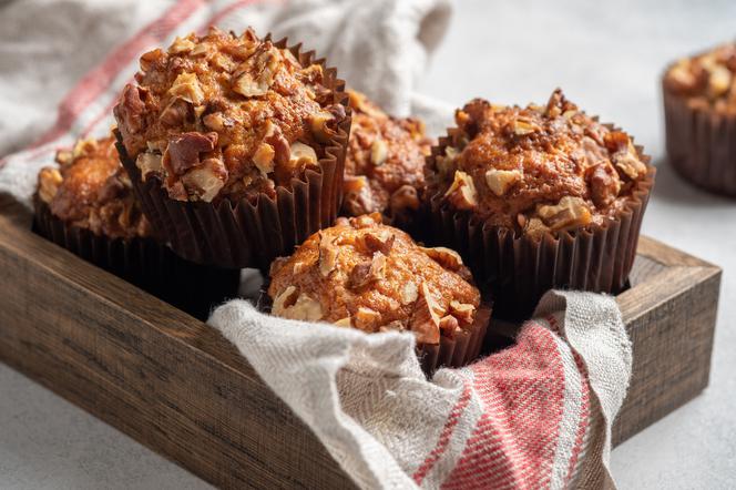 Pyszne muffinki z orzechami i chałwą - prosty przepis