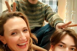 	Barwy szczęścia na planie. Emil (Artem Malashchuk), Asia Sokalska (Anna Gzyra), Hubert (Marek Molak)