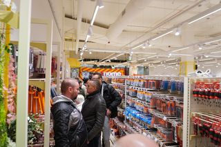 Tłumy na otwarciu pierwszego polskiego dyskontu MR.DIY. Otwarto go na Śląsku