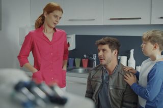 M jak miłość odc. 1850. Marcin (Mikołaj Roznerski), Szymek (Staś Szczypiński), dentystka (Monika Janik-Hussakowska)