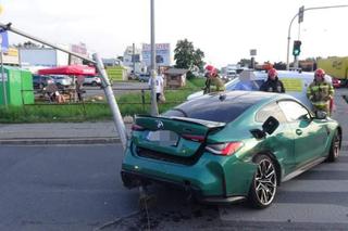 Roztrzaskał BMW warte pół miliona złotych. Auto wbiło się w sygnalizator!
