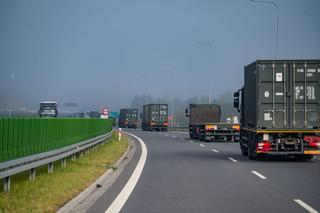 Utrudnienia na A4. Kierowcy na Podkarpaciu pojadą wolniej przez kolumny pojazdów wojskowych