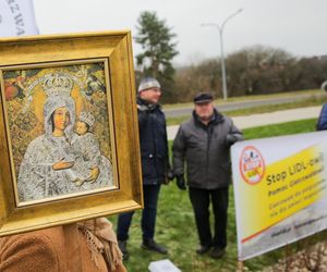 Protest przeciwko budowie centrum logistycznego Lidla w Gietrzwałdzie. Olsztyn, 14.12.2024