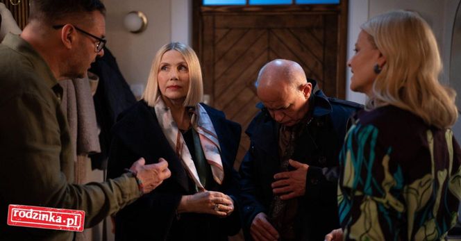 Rodzinka.pl 17 sezon odc. 297. rodzice Magdy - Beata (Agnieszka Wosińska), Jan (Krzysztof Dracz), Ludwik (Tomasz Karolak), Natalia (Małgorzata Kożuchowska)