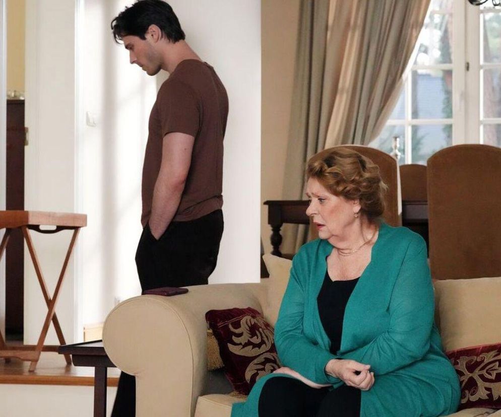 	Barwy szczęścia odc. 3201. Józefina Rawiczowa (Elżbieta Jarosik), Cezary (Marcel Opaliński)