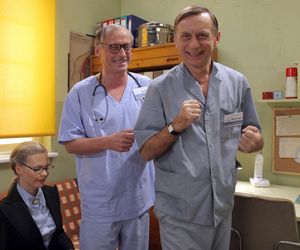 Kto grał kogo w Daleko od noszy? Sprawdź swoją wiedzę o tym kultowym serialu!