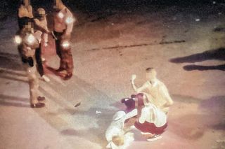 Syn konał na ulicy, a oni tylko stali!