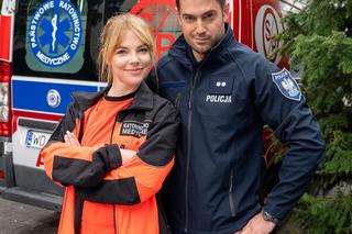 Na sygnale nowy sezon na planie. Basia (Anna Wysocka), policjant (Krystian Kukułka)