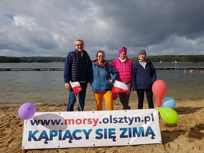 W Olsztynie pierwsza kąpiel w nowym sezonie. Morsy w CRS Ukiel