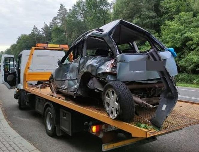 Dwie ofiary śmiertelne w wyniku zderzenia samochodu z autokarem