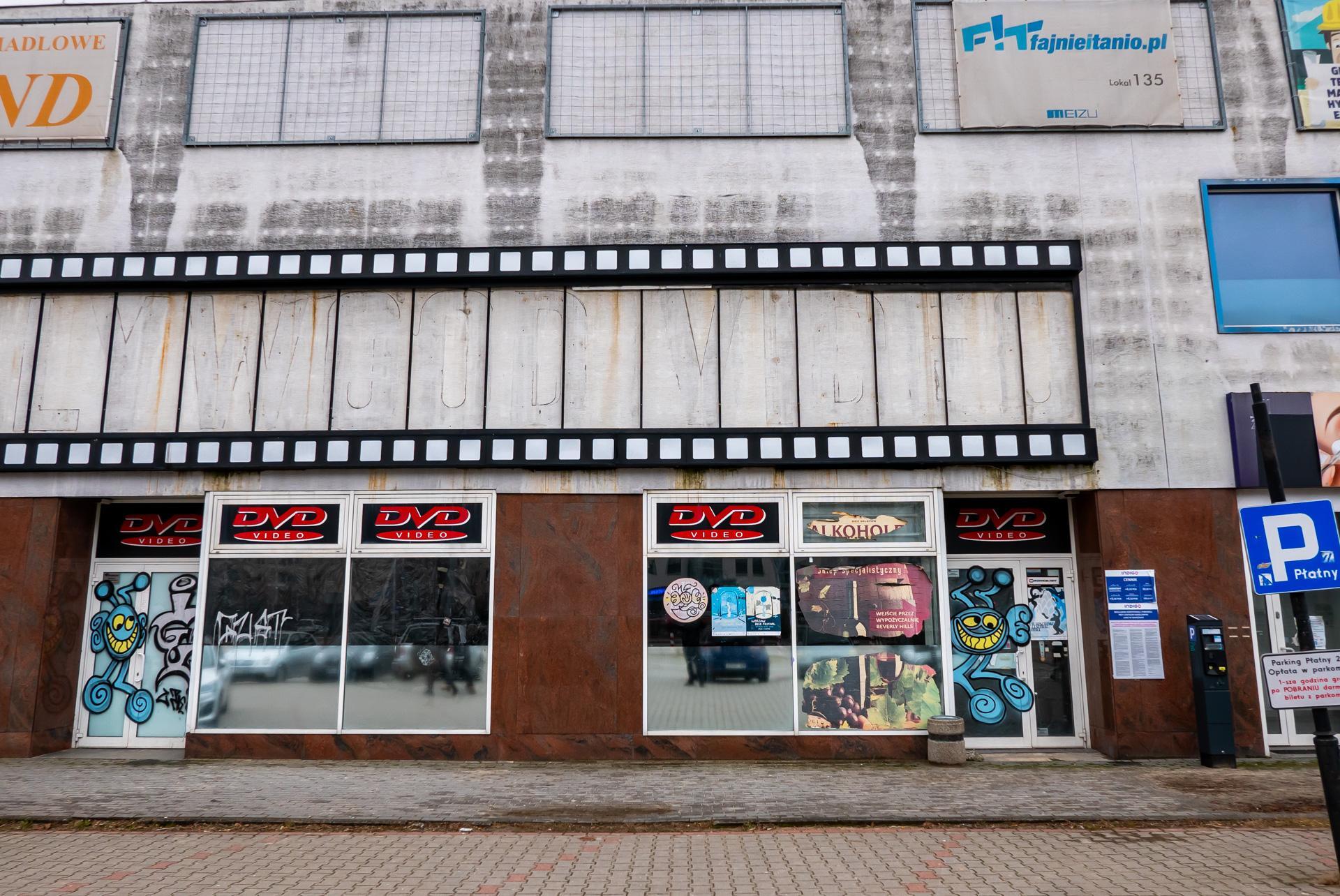 Centrum handlowe Land przy metrze Służew w Warszawie