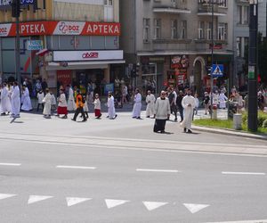 Boże Ciało 2025. Tysiące osób uczestniczyło w olsztyńskich procesjach