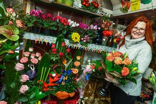 Kwiaty na Dzień Kobiet - co symbolizują tulipany, róże i goździki?
