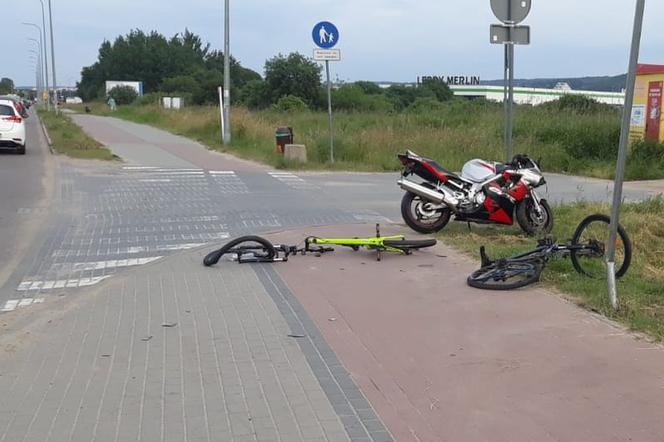 Motocyklista wjechał w dwóch rowerzystów