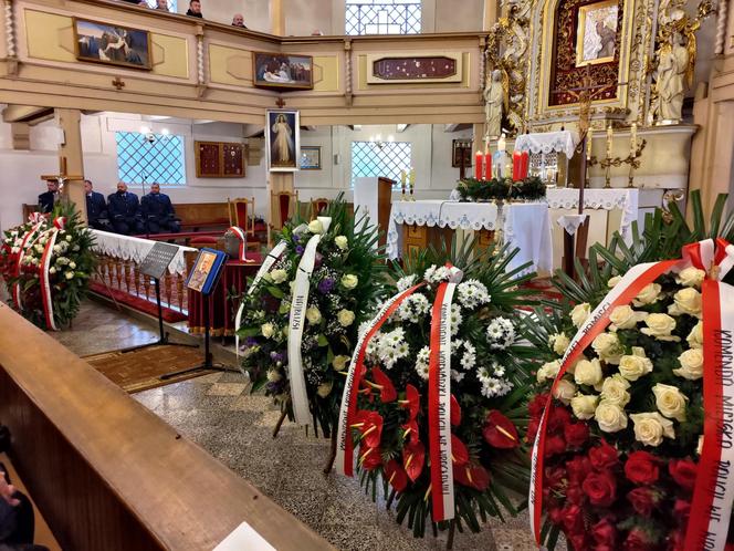 Pogrzeb w Łozinie. Zamordowany policjant Daniel Łuczyński spoczął z honorami 