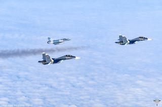 Francuskie Mirage 2000-5 przechwytują rosyjskie samoloty. Było to na północ od Polski 