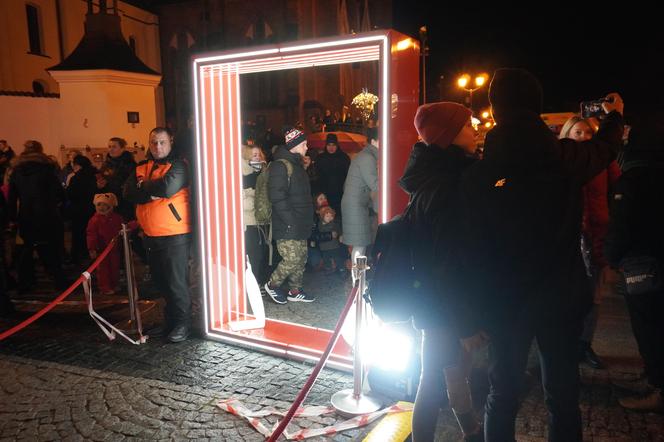 Ciężarówka Coca-cola w Białymstoku! Świąteczna atrakcja przyciągnęła tłumy mieszkańców na Rynek Kościuszki