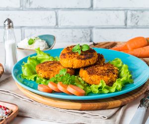 Kotleciki ryżowo-marchewkowe: przepis na obiad z ryżu i marchewki