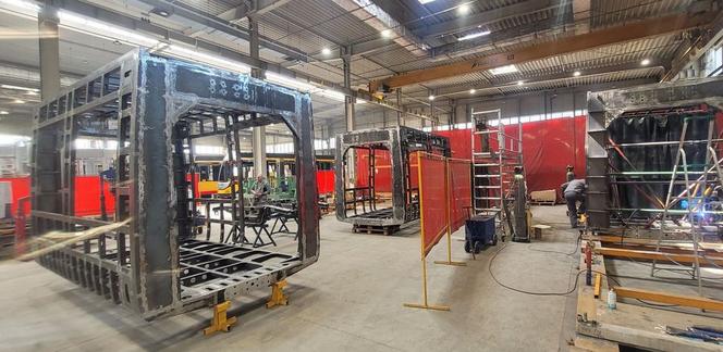 Trwa produkcja nowoczesnych tramwajów dla Łodzi. Jak będą wyglądać i kiedy pojawią się na ulicach?