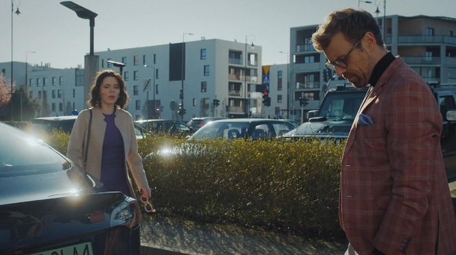 M jak miłość odc. 1872. Dariusz Hoffman (Mateusz Rusin), jego ofiara (Agata Hubner)