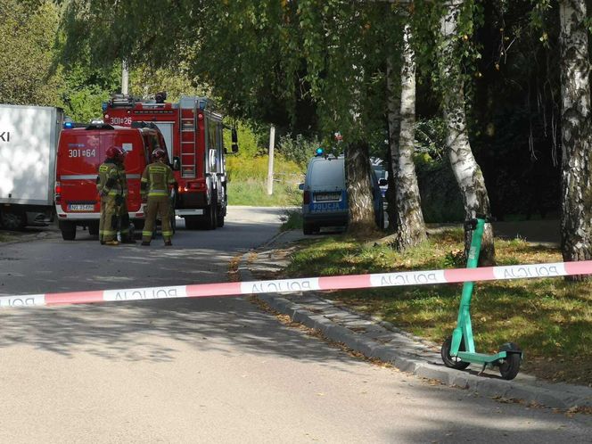 Broń i materiały wybuchowe w mieszkaniu. Konieczna ewakuacja bloku w Olsztynie