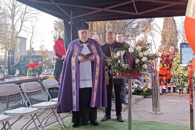 Pogrzeb ratownika medycznego zabitego w Siedlcach. Bliscy żegnają pana Cezarego