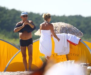 Jan Englert z żoną i ćorką w Juracie