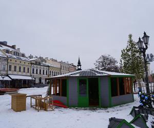 Trwa budowa Świątecznego Miasteczka w Rzeszowie 