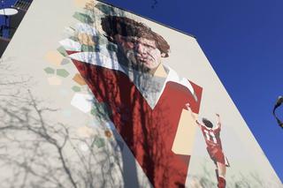 Odsłonięto mural z wizerunkiem Włodzimierza Smolarka