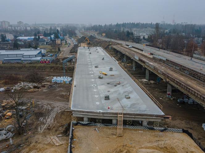 Trzy nowe wiadukty przy Przybyszewskiego. Kiedy przejadą po nich pierwsze samochody?