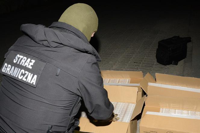 Straż graniczna zabezpieczyła ponad 700 tys. sztuk papierosów i 56 kg krajanki. Ich wartość to ponad pół miliona złotych [ZDJĘCIA]