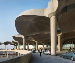  Współczesna architektura Jordanii: międzynarodowy port lotniczy w Ammanie