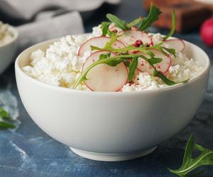 Domowy twaróg krok po kroku – jak ukwasić mleko i przygotować prawdziwy, wiejski ser!