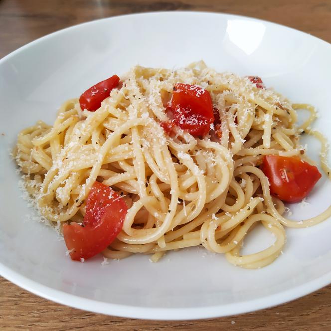 Makaron w sosie pomidorowym: danie jednogarnkowe [Obiad w 15 minut]