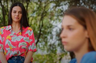 Bahar porzuca swoją siostrę w potrzebie i omotuje Kuzeya.