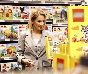 Marta Nawrocka kupuje prezenty na Dzień Dziecka