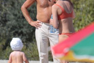 Kasia Tusk w bikini na plaży z rodziną