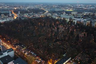 Cmentarz przy ul. Lipowej. Tak prezentuje się tuż po zmroku widziany z lotu ptaka!