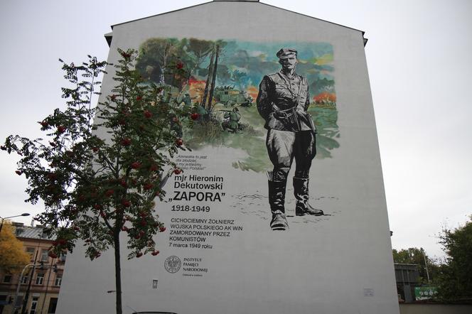 Mural poświęcony mjr Hieronimowi Dekutowskiemu na ul. Unickiej w Lublinie