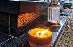 Ekologiczne znicze nagrobne –  te zalewane gliniane i ceramiczne są bardziej eko niż tzw. lampiony