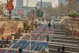 Projekt artystyczny na schodach przy Złotych Tarasach