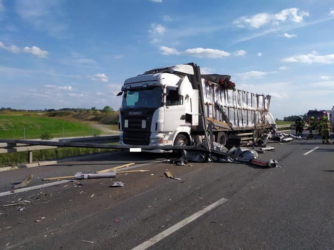 Zderzenie dwóch tirów na S5 koło Leszna