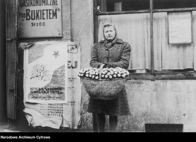 Handel uliczny w powojennej Warszawie