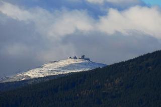 Zima wróciła w Karkonosze. Mróz i śnieg w wysokich partiach gór 